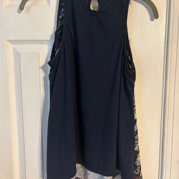 Taylor & Sage Tank Flowered Flowy Front/Navy back Size Medium - Picture 3 of 3
